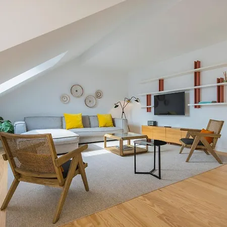 Ando Living - Douradores House