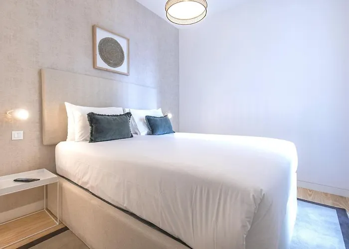 公寓 Ando Living - Douradores House *