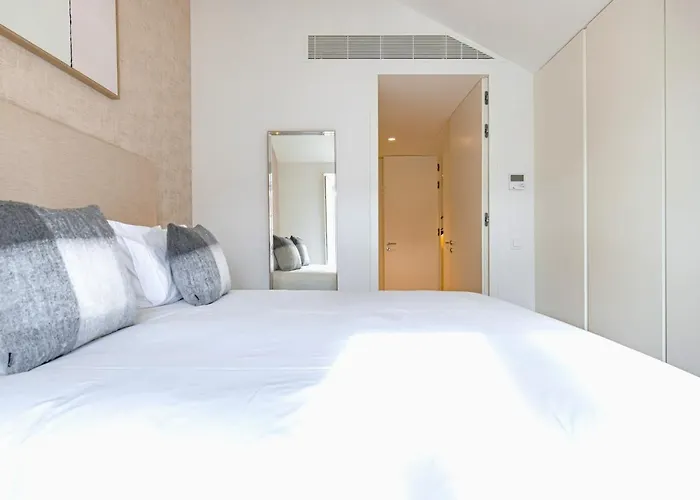 Ando Living - Douradores House