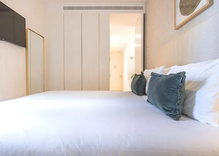 アパートホテル Ando Living - Douradores House 4*